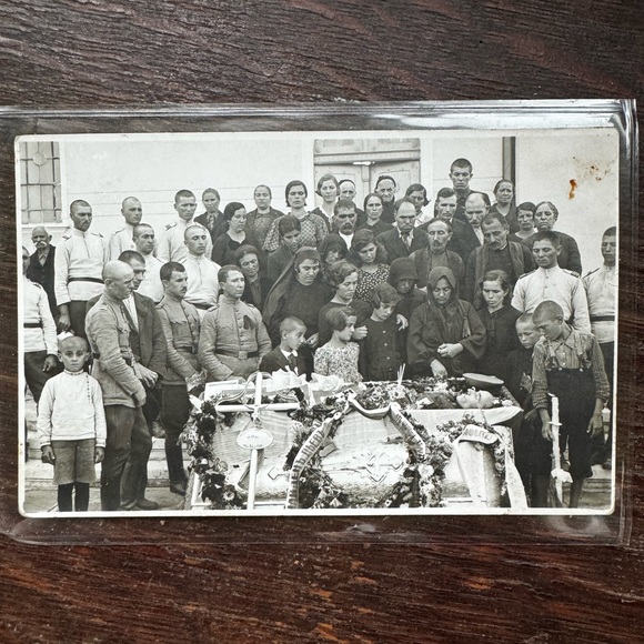 Rare black & white funeral photo - Picture 1 of 4